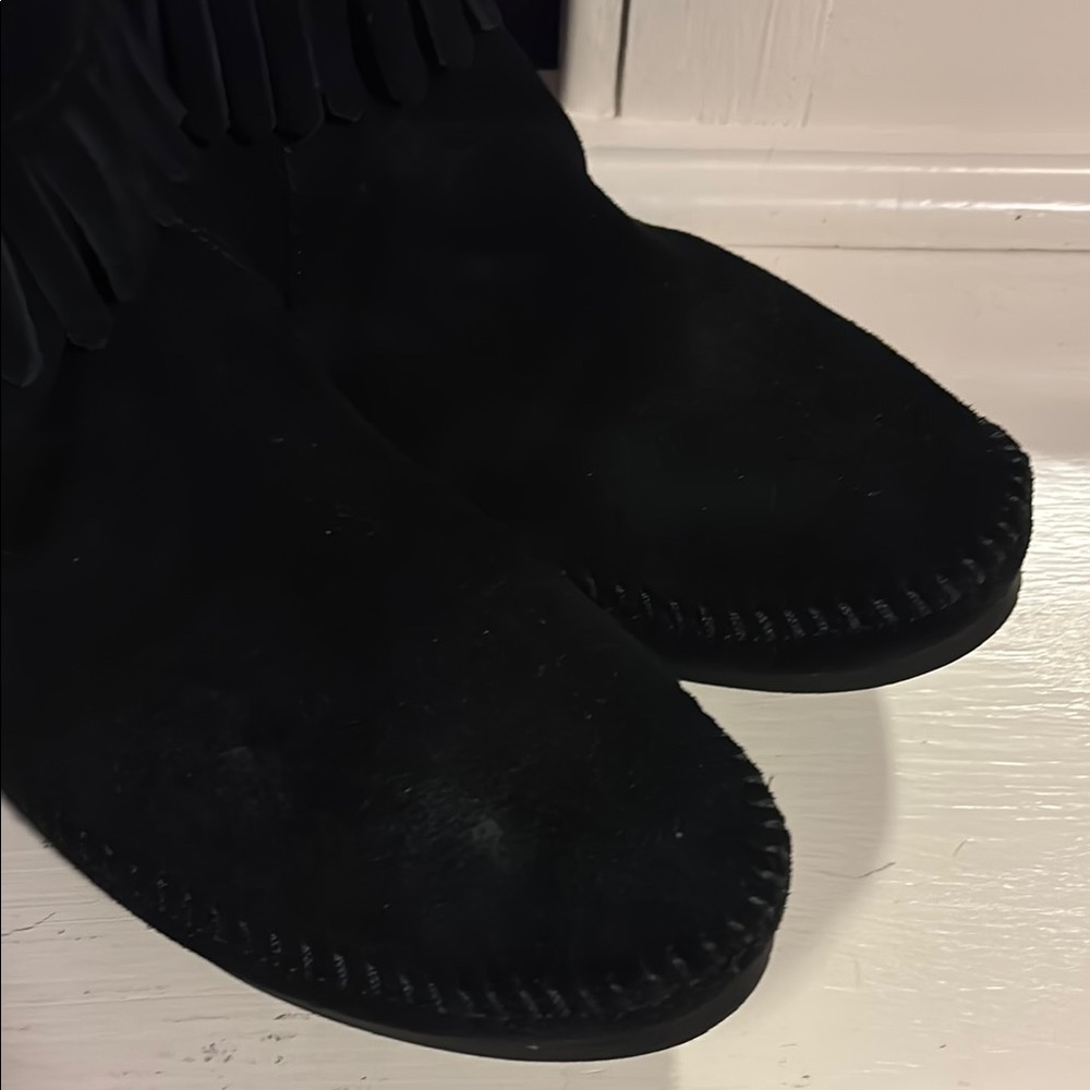Minnetonka Black Moccasin Shoes - Picture 5 of 7